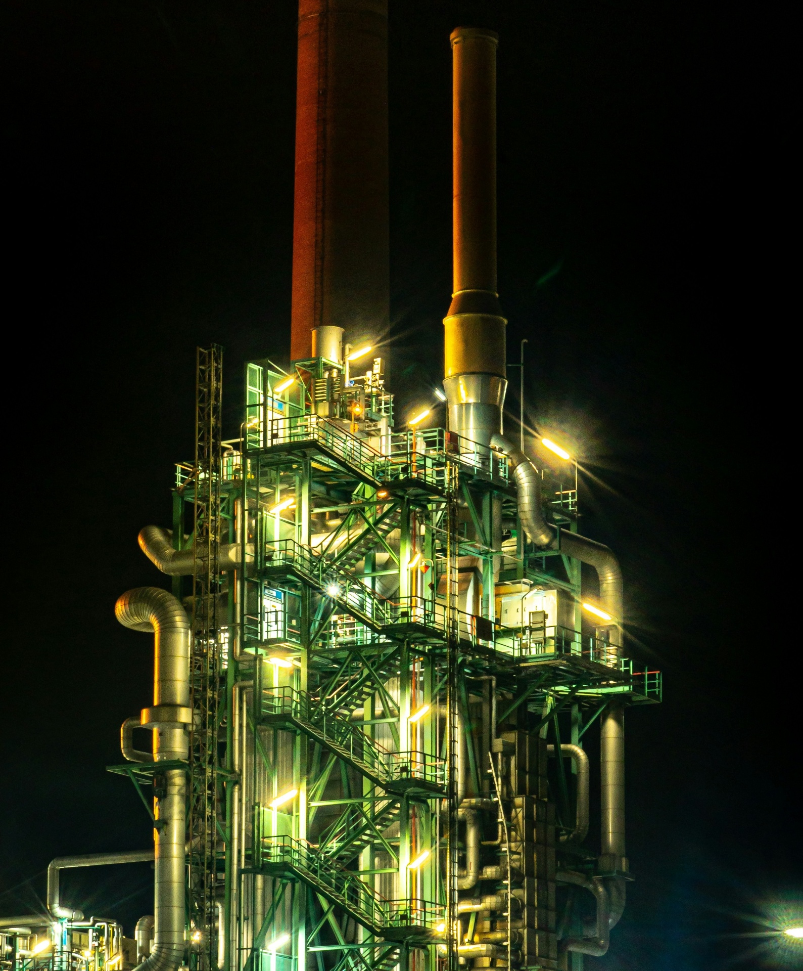 Industrijsko postrojenje noću